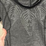 Lululemon  Size 4 Athletic Running Top Photo 1