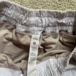 Lululemon Hotty Hot Short 2.5” Photo 2