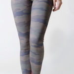 Yelete active camouflage leggings size small Photo 0