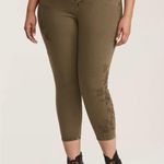 Torrid  Womens Green Plus Size 16 Floral Embroidered Crops Jeans Photo 6
