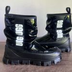 UGG  Classic Brella Mini Women's Water Repellant Boot Size 6 SKU#243051 Photo 5