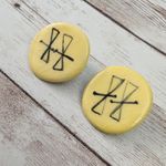 Vintage Clip On Earrings Photo 2