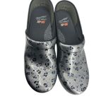 Dansko Women's XP 2.0 Grey Leopard Patent Leather Nursing Clogs Photo 4