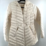 Gallery  Hooded Packable Sustainable Down Feather White Puffer Jacket Size Small Photo 0