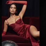 House Of CB  XS A-C   “Flora” Pleated Satin Midi Wine‎ Dress NWOT Photo 4