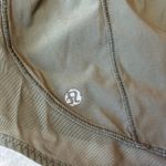 Lululemon  Womens Hotty-Hot Low Rise Running Shorts No Lining 2.5" Inseam Size 6‎ Photo 3