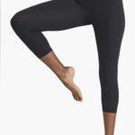 Nike Women's Dri-FIT Zenvy Gentle Support High-Rise Cropped Leggings Photo 0