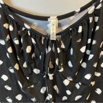 Acting Pro  Blouse Black & White Tie Keyhole Scoop Neck Flutter Short Slv 1X EUC Photo 1