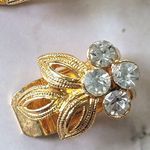 Vintage Retro Gold Tone Rhinestone Clip Photo 1