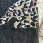 Leopard Lightweight Sweater – Size Small
Stylish & Unique | Subtle Sparkle | Black Photo 4
