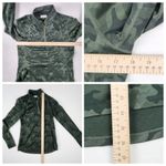 Gymshark  Womens Athletic Jacket Size S Green Camo 1/4 Zip Photo 4