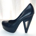 Black heels with cut out of heel all leather made in Portugal Size 6 Photo 0