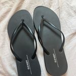 Old Navy Flip-flops Photo 0