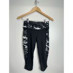 Athleta  Leggins Womens Capri‎ Camouflage Print Black/White Size XS Photo 5