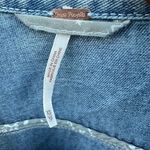 Free People jean jacket size XS excellent condition stone wash excellent cond. Photo 4