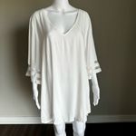 White Belle Sleeve V Photo 1