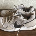 Nike  Venture Runner Women’s Size 7 Grey & Brown Photo 2