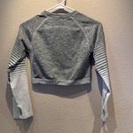 Gray and White Stretchy Long Sleeve Athletic Yoga Crop Size Medium Photo 6