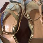 Ivanka Trump Golden espadrilles Photo 4