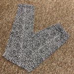 Bill Blass blk/ gray & off wht leopard leggings small. Photo 0