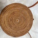 Round Woven Rattan Crossbody Bag Snap Closure Cloth Lined Handbag. Photo 7