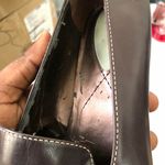 Liz Claiborne 2000s Brown leather heeled loafers gold square toe bow front preppy office siren core-9 Photo 6