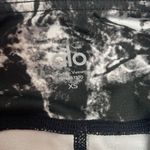 Alo Yoga Black and White marbled top and Black Bottom Leggings Size XS Photo 3