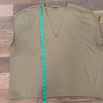 Everlane Japanese Go weave V Neck Tee Short Sleeve Olive Green top Size 16 Photo 7