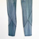 Lululemon  In Movement Tight 25" Everlux Linear Spray Dye White Deep Ocean Size 2 Photo 8