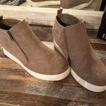 Time & Tru Taupe Shoes NWOT  Photo 0