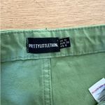Pretty Little Thing - Cargo Pocket Baggy Wide Leg Jeans in Green Photo 2