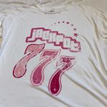 Boutique  T-Shirt Photo 1