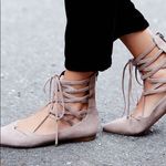 ✨HP✨Report Lace Photo 0