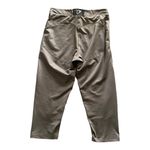 Gymshark Gray cropped leggings, great condition, size small Measurements: Waist: side to side 13 inches I seam: 17 1/2 inches Photo 5