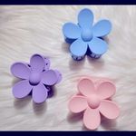 Free People New large flower claw hair clip pastel Photo 2