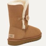 UGG  Womens Bailey Button Boot Chestnut Size 10 NEW Photo 2