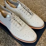 Cole Haan womens Light Gray Knit Oxfords with Pink Sole Size 5 Photo 6