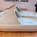 32 Degrees Heat 32 Degrees womens lightweight cushioned sole slip on slides sandals tan L Photo 1