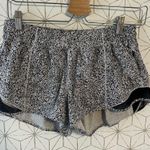 Lululemon Hotty Hot Short II *2.5"
Ditsy Daisy White Black Photo 4