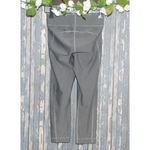Under Armour  Ladies Workout Athletic Gray Capri Leggings XS Elastic Waist Casual Photo 3