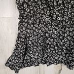 Everleigh NWT Sleeveless Black White Floral Sharkbite Tank Top Size Medium Photo 2