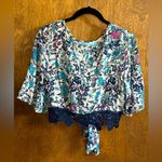 Solitaire swim (L) floral crop top, bell sleeves, lace, ties in back Photo 0