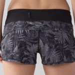 Lululemon Speed Short 4 way Stretch 2.5"
Kindred Spirit Black Multi / Black sz 8 Photo 1