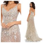 Mac Duggal  FLORAL EMBROIDERED CORSET BODICE GOWN Size 6. $798 Photo 1