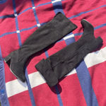 Classic all black knee high heeled boots with zipper closure
Women’s 7.5 Photo 1