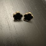 White and Black Flower Earrings Photo 3