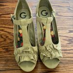 G by Guess Guess tan ruffled heels Photo 1