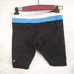 Lululemon Size 6 Black Blue Trim Printed Reverse Groove Bike Shorts Athletic Photo 2