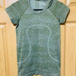 Lululemon Women’s T-Shirt Photo 0