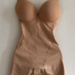 SKIMS  Ultimate Body Butt & Hip Enhancing Mid-Thigh Bodysuit in Clay, size small Photo 0